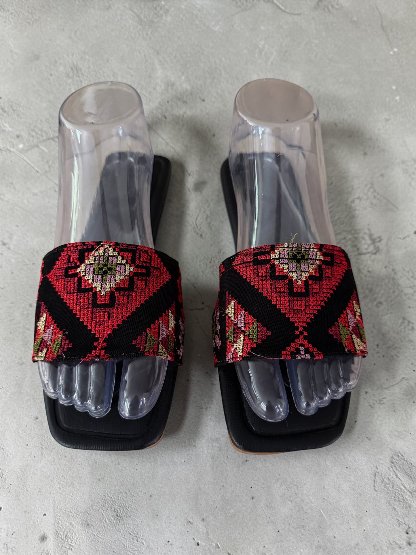 Tatreez Slippers 7.5