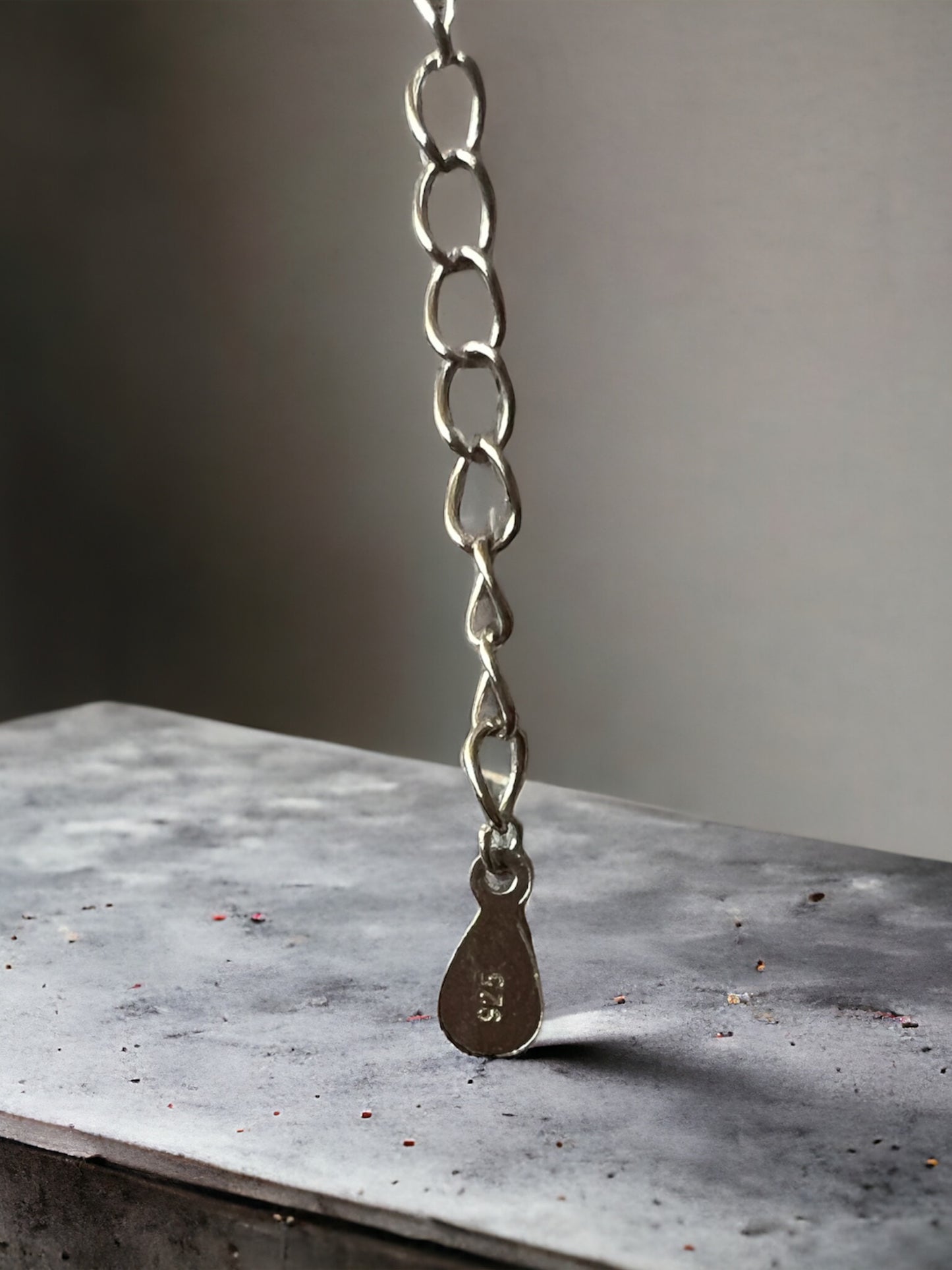 Hob silver necklace