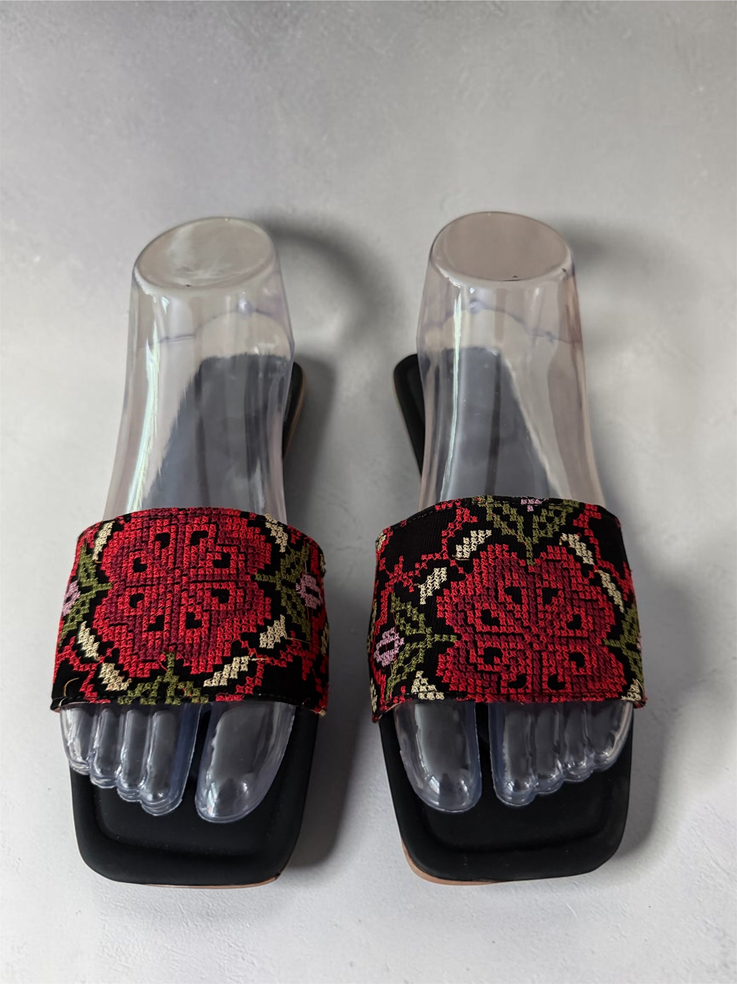 Tatreez Slippers 7.5