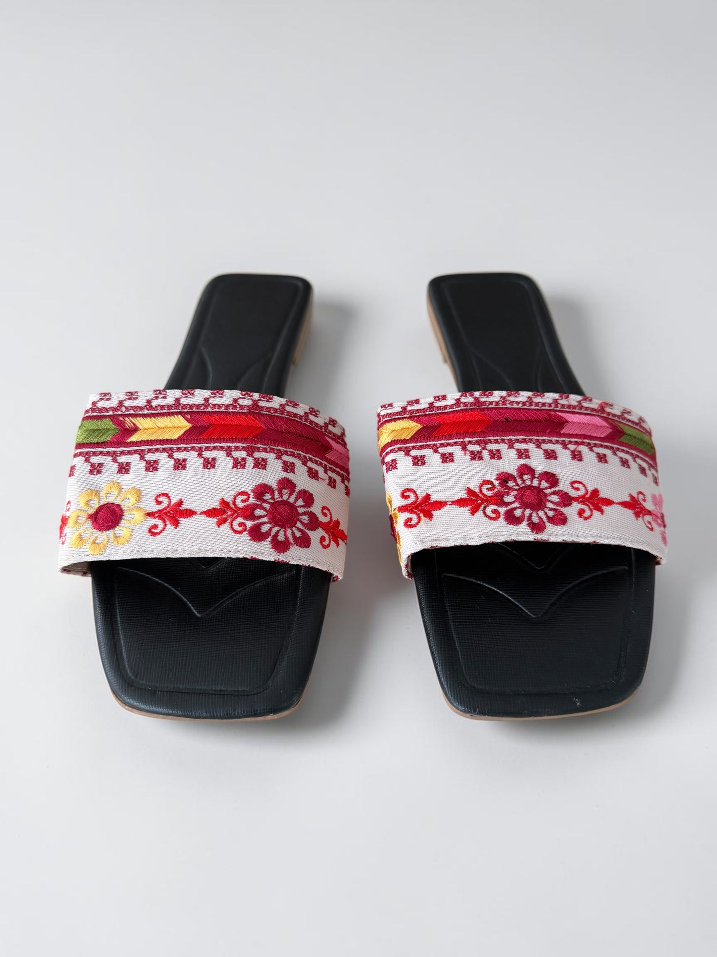Tatreez Slippers 8.5