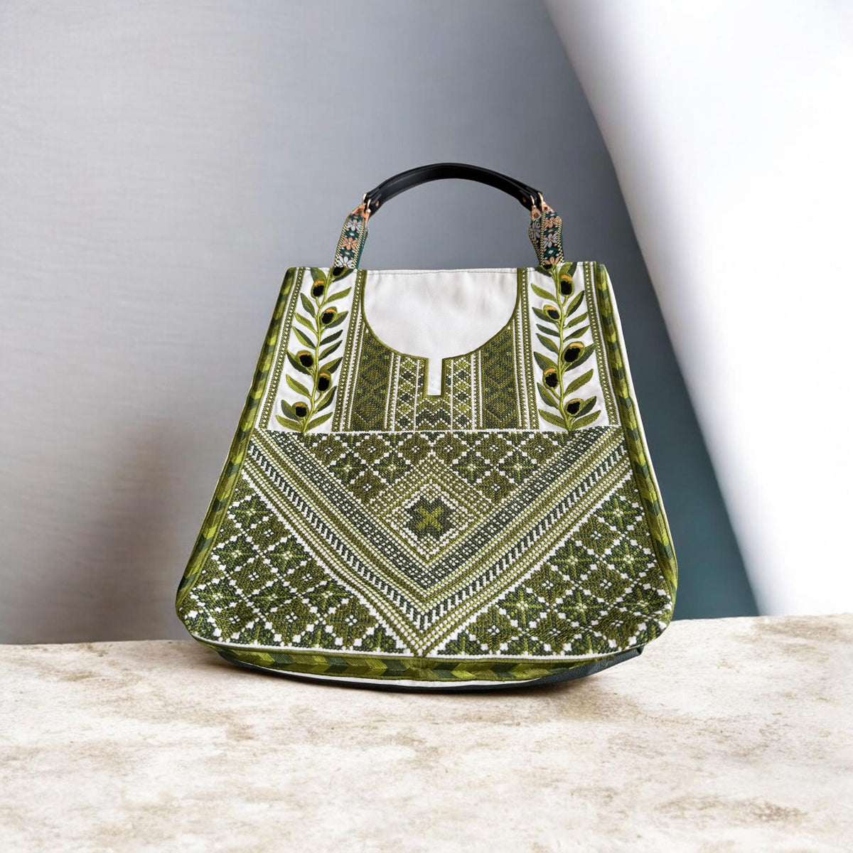 Zaytoun Thob tote