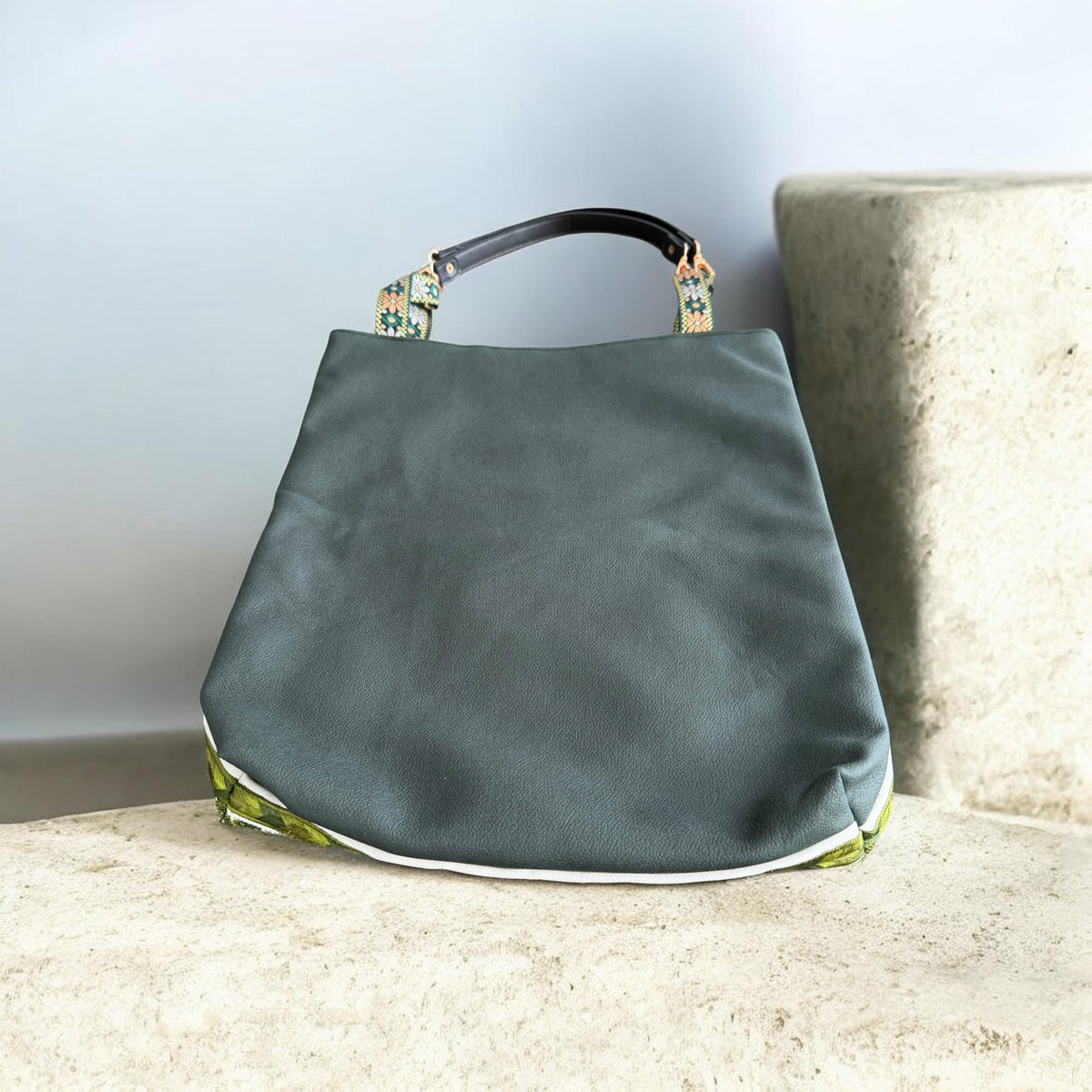 Zaytoun Thob tote